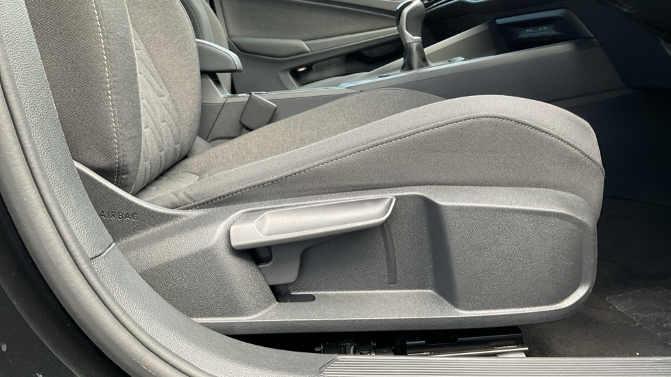 Used Volkswagen Golf 2024 for sale - 76400619: Photo 39