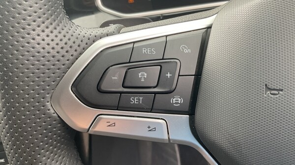Used Volkswagen T-Roc 2025 for sale - 75440168: Photo 31