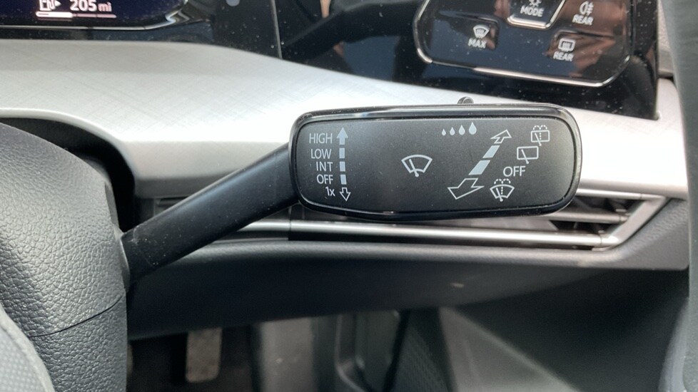 Used Volkswagen Golf 2025 for sale - 75943403: Photo 32