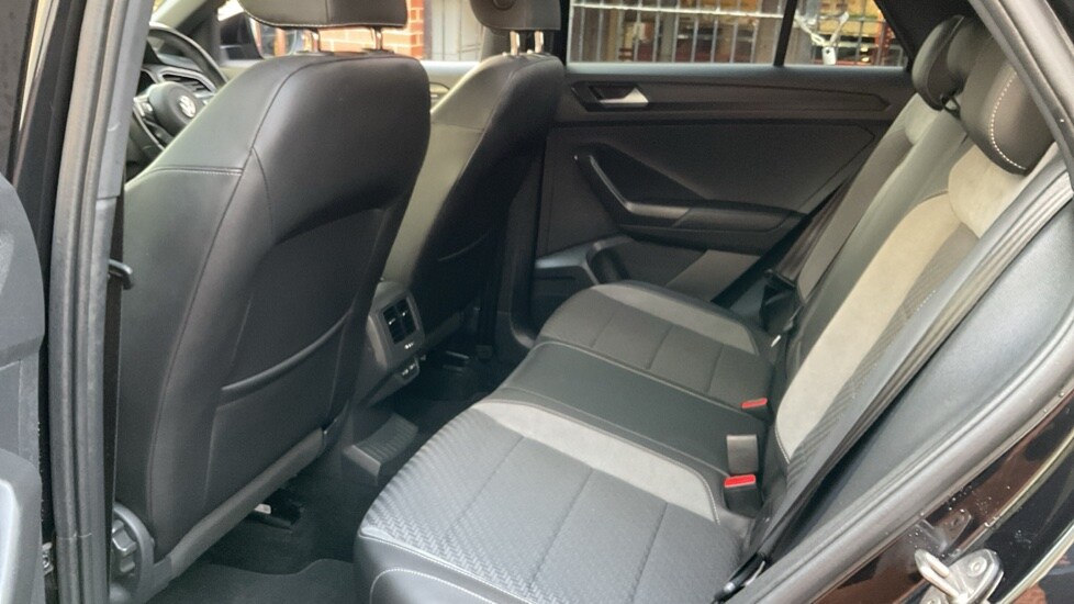 Used Volkswagen T-Roc 2021 for sale - 77082468: Photo 15