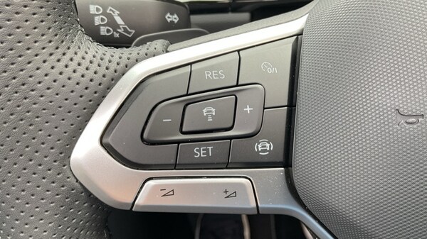 Used Volkswagen T-Roc 2025 for sale - 76092078: Photo 31