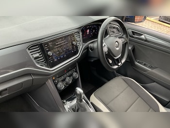 Used Volkswagen T-Roc 2021 for sale - 75688543: Photo