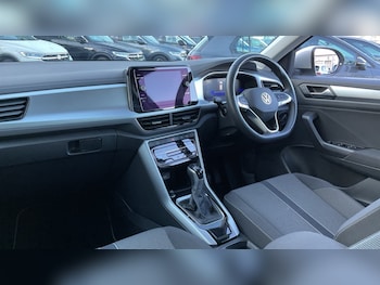 Used Volkswagen T-Roc 2023 for sale - 76684378: Photo