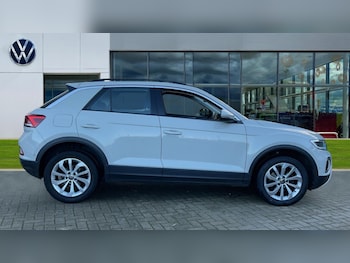 Used Volkswagen T-Roc 2023 for sale - 76684378: Photo