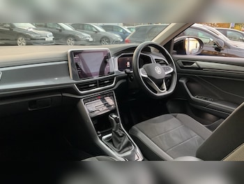 Used Volkswagen T-Roc 2022 for sale - 76452141: Photo