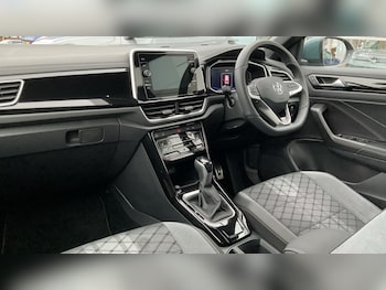 Used Volkswagen T-Roc 2025 for sale - 76874103: Photo