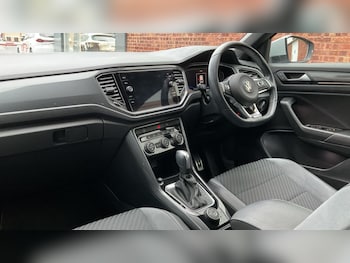 Used Volkswagen T-Roc 2021 for sale - 77067757: Photo