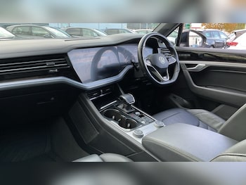 Used Volkswagen Touareg 2021 for sale - 76400826: Photo