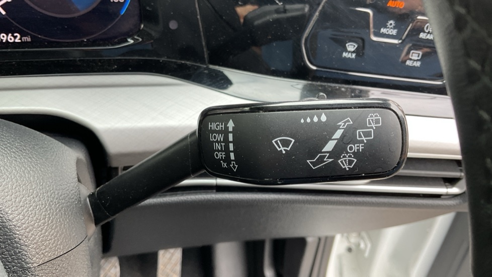 Used Volkswagen Golf 2022 for sale - 76928057: Photo 32