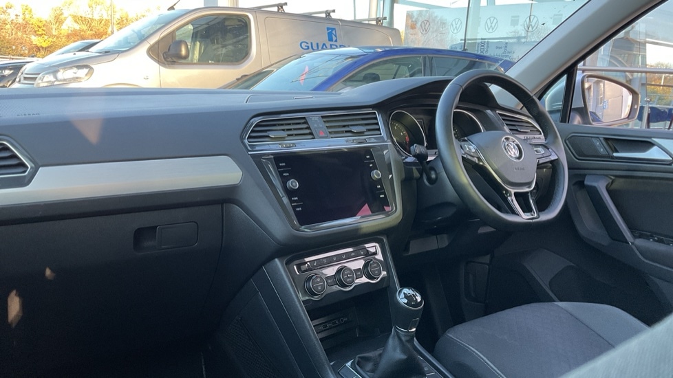 Used Volkswagen Tiguan 2020 for sale - 76766381: Photo 2