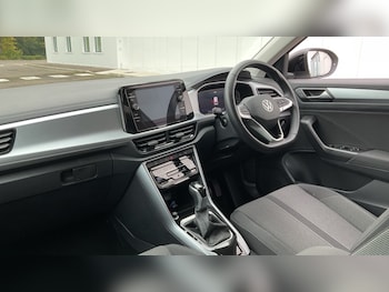 Used Volkswagen T-Roc 2025 for sale - 76066878: Photo 2