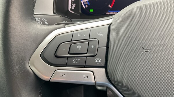 Used Volkswagen T-Roc 2025 for sale - 76066878: Photo 31