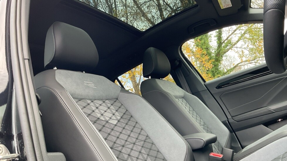 Used Volkswagen T-Roc 2025 for sale - 76452270: Photo 38