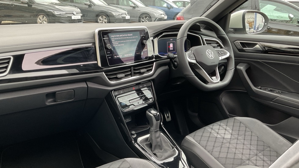 Used Volkswagen T-Roc 2025 for sale - 76717351: Photo 2