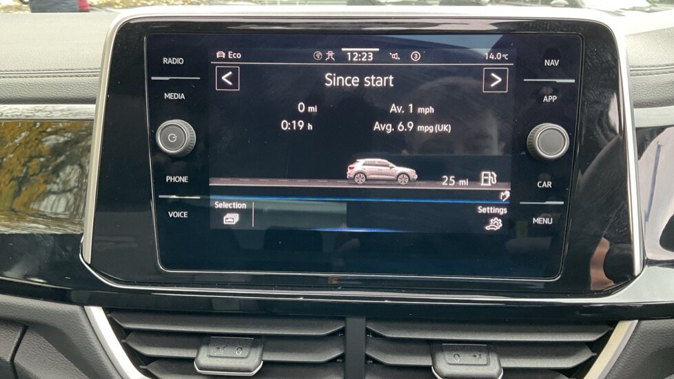 Used Volkswagen T-Roc 2025 for sale - 76717351: Photo 23