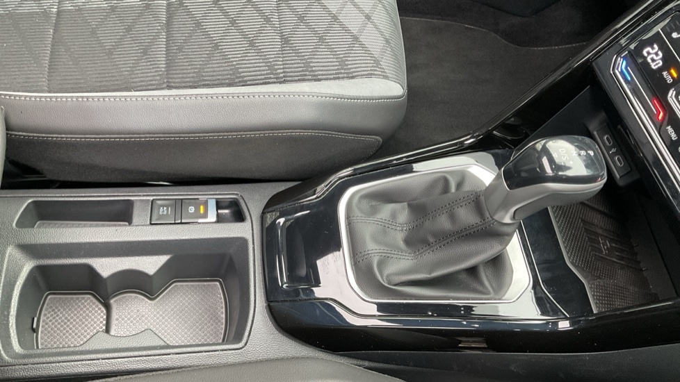 Used Volkswagen T-Roc 2025 for sale - 76717351: Photo 35