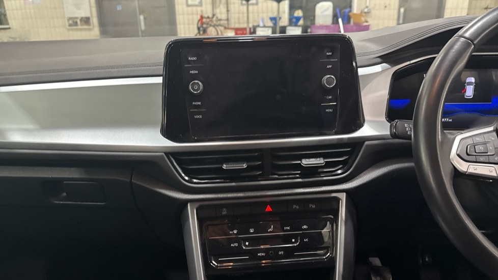 Used Volkswagen T-Roc 2023 for sale - 76766296: Photo 13