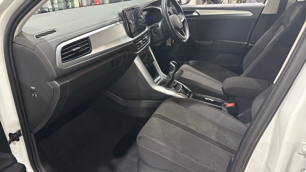 Used Volkswagen T-Roc 2023 for sale - 76766296: Photo 2