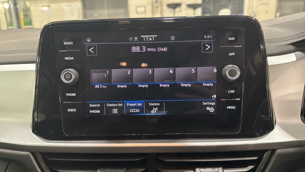 Used Volkswagen T-Roc 2023 for sale - 76766296: Photo 24