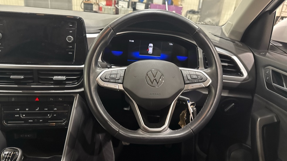 Used Volkswagen T-Roc 2023 for sale - 76766296: Photo 25