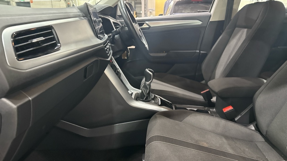 Used Volkswagen T-Roc 2023 for sale - 76766296: Photo 26