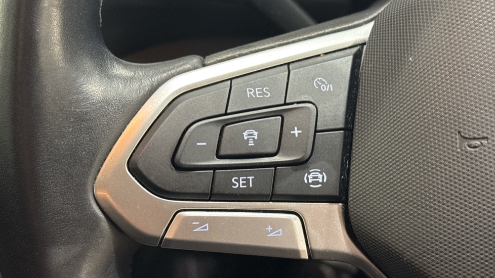 Used Volkswagen T-Roc 2023 for sale - 76766296: Photo 28