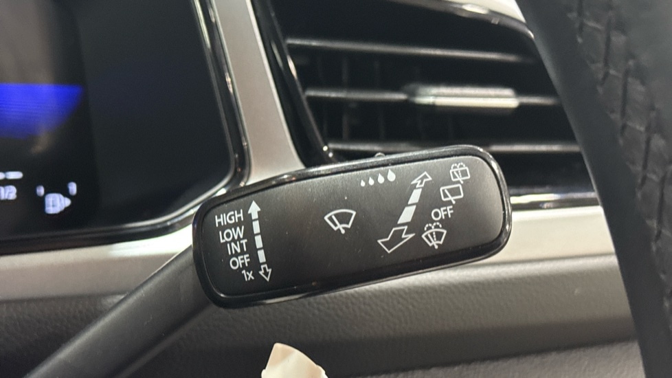 Used Volkswagen T-Roc 2023 for sale - 76766296: Photo 29