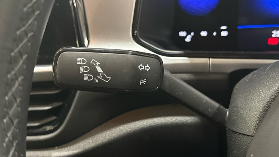 Used Volkswagen T-Roc 2023 for sale - 76766296: Photo 30