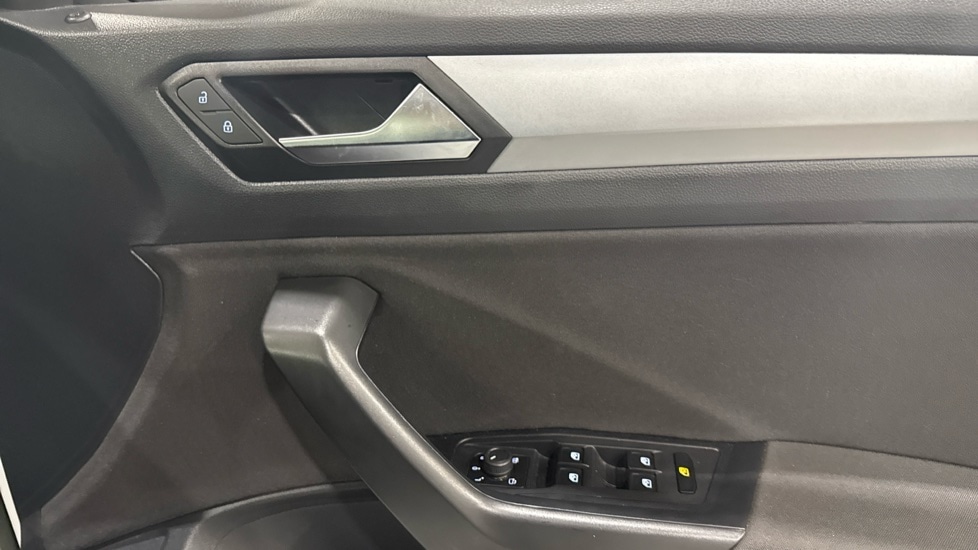 Used Volkswagen T-Roc 2023 for sale - 76766296: Photo 34