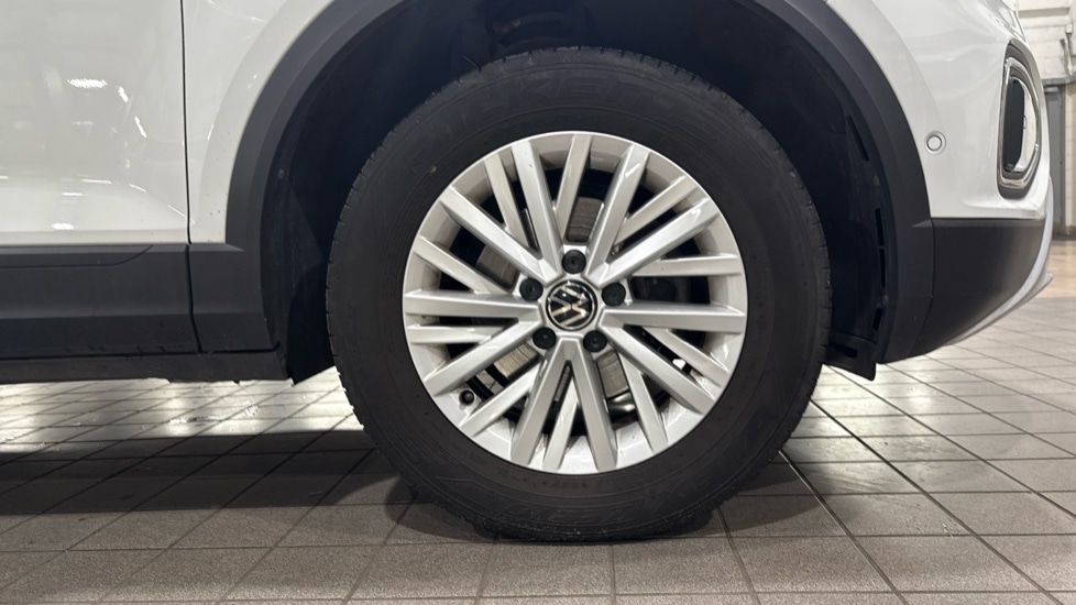 Used Volkswagen T-Roc 2023 for sale - 76766296: Photo 5