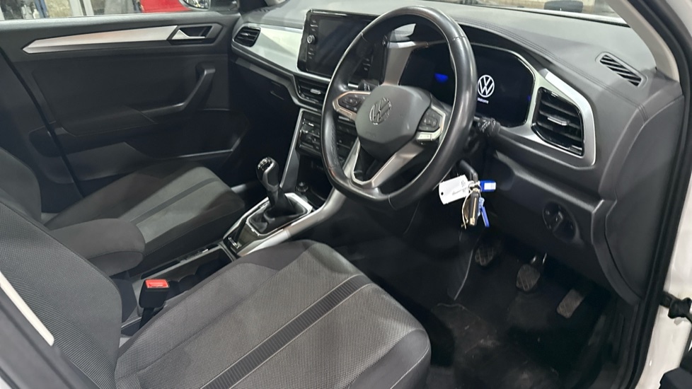 Used Volkswagen T-Roc 2023 for sale - 76766296: Photo 6