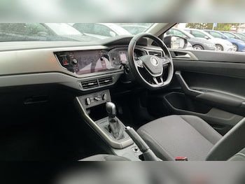 Used Volkswagen Polo 2019 for sale - 76092138: Photo 2