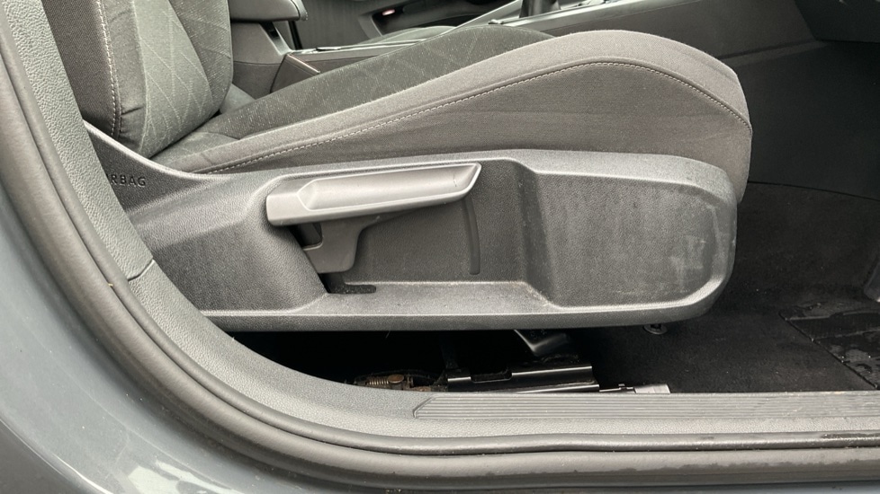 Used Volkswagen Golf 2022 for sale - 77010213: Photo 39