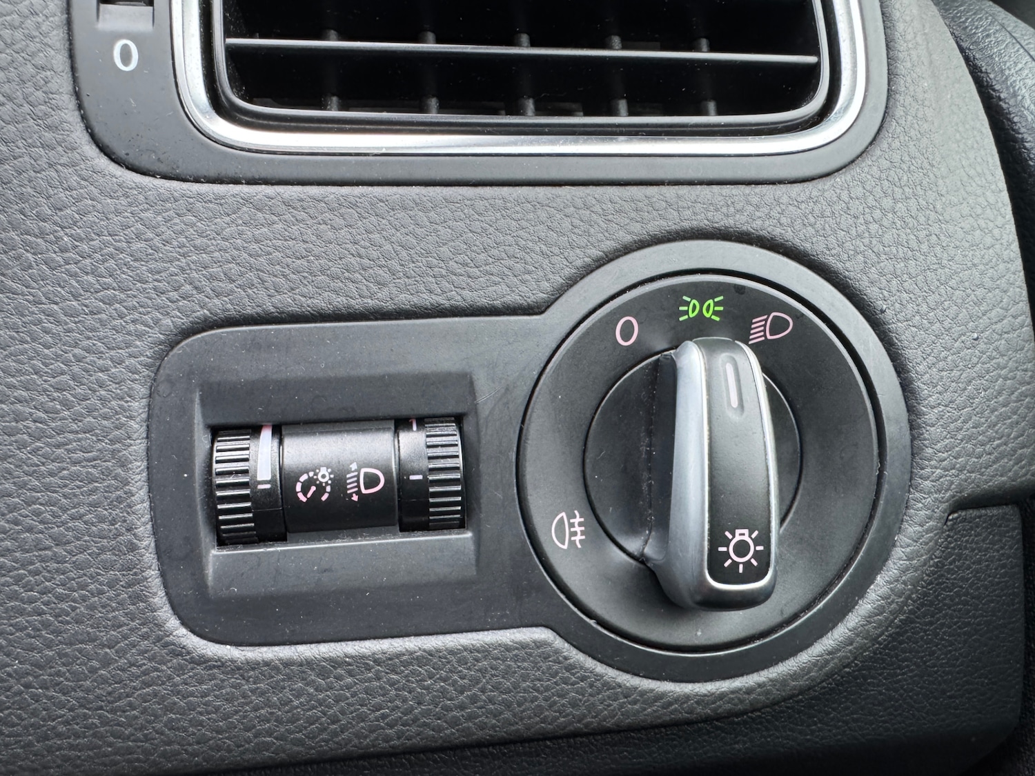 Used Volkswagen Polo 2011 for sale - 77272610: Photo 14