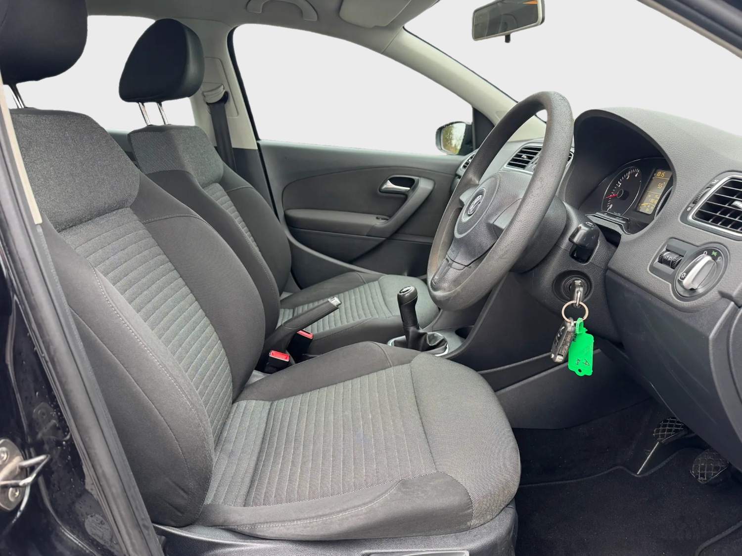 Used Volkswagen Polo 2011 for sale - 77272610: Photo 2