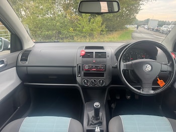 Used Volkswagen Polo 2009 for sale - 76130347: Photo 2