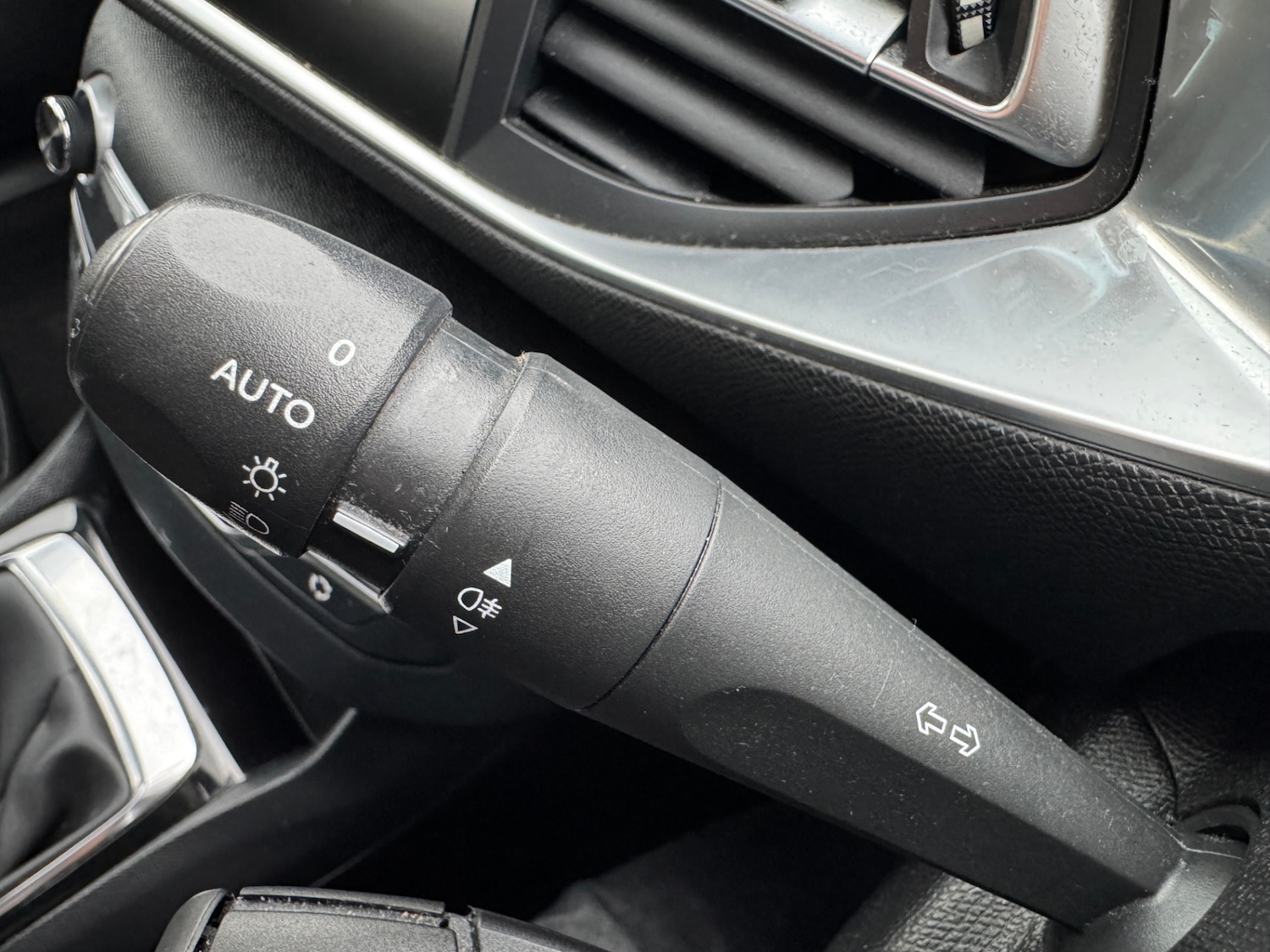 Used Peugeot 308 2018 for sale - 76450311: Photo 12