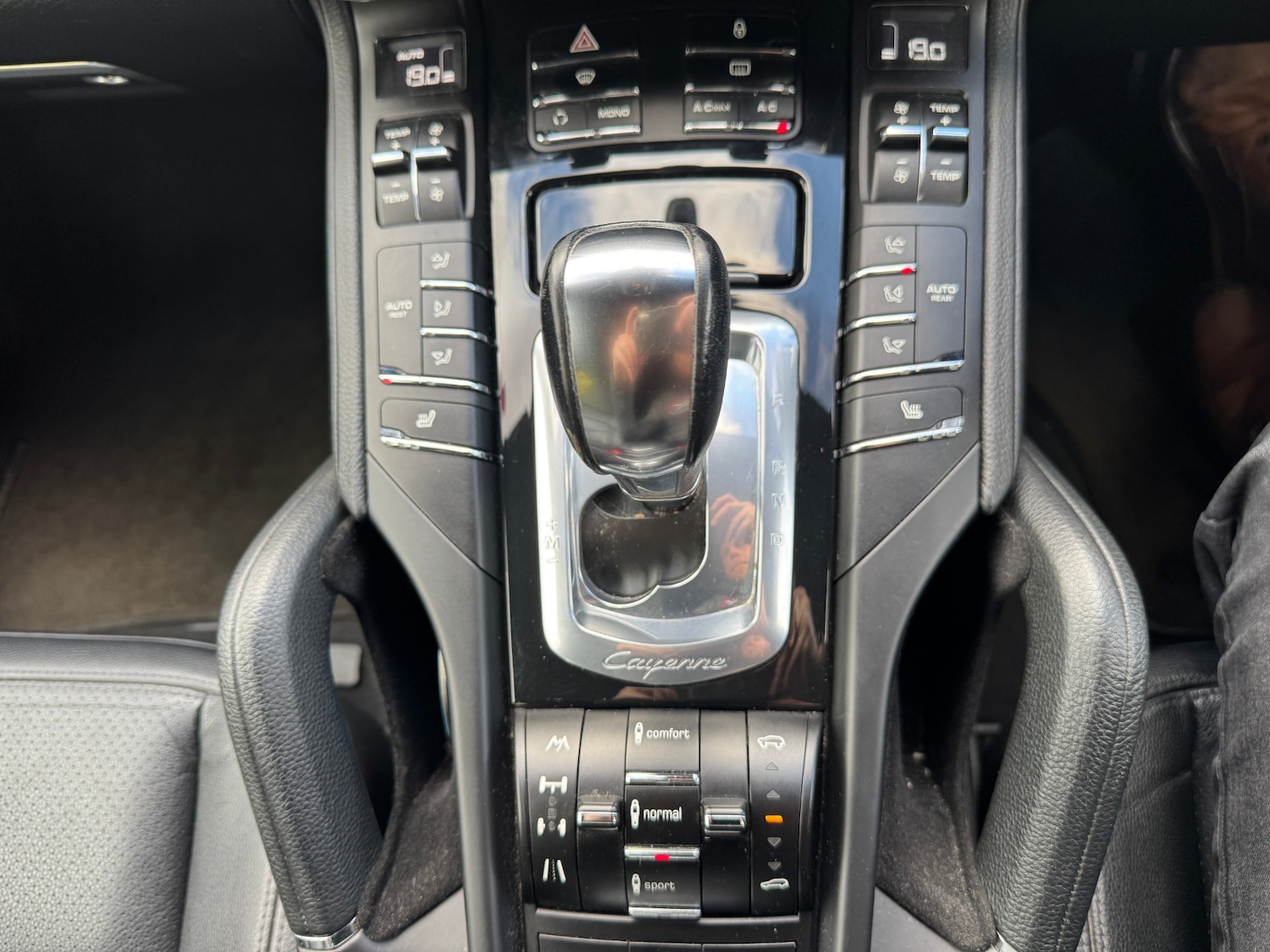 Used Porsche Cayenne 2011 for sale - 76329945: Photo 5