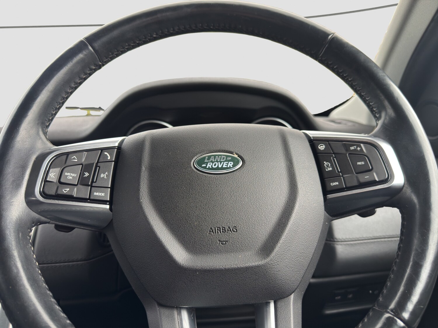 Used Land Rover Discovery Sport 2015 for sale - 76332088: Photo 4