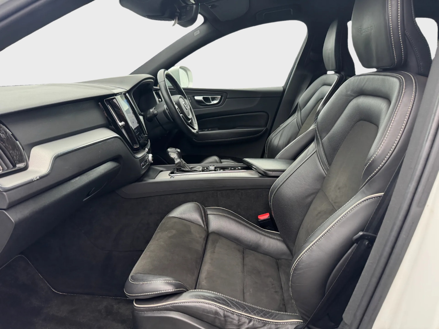 Used Volvo XC60 2018 for sale - 77272698: Photo 10