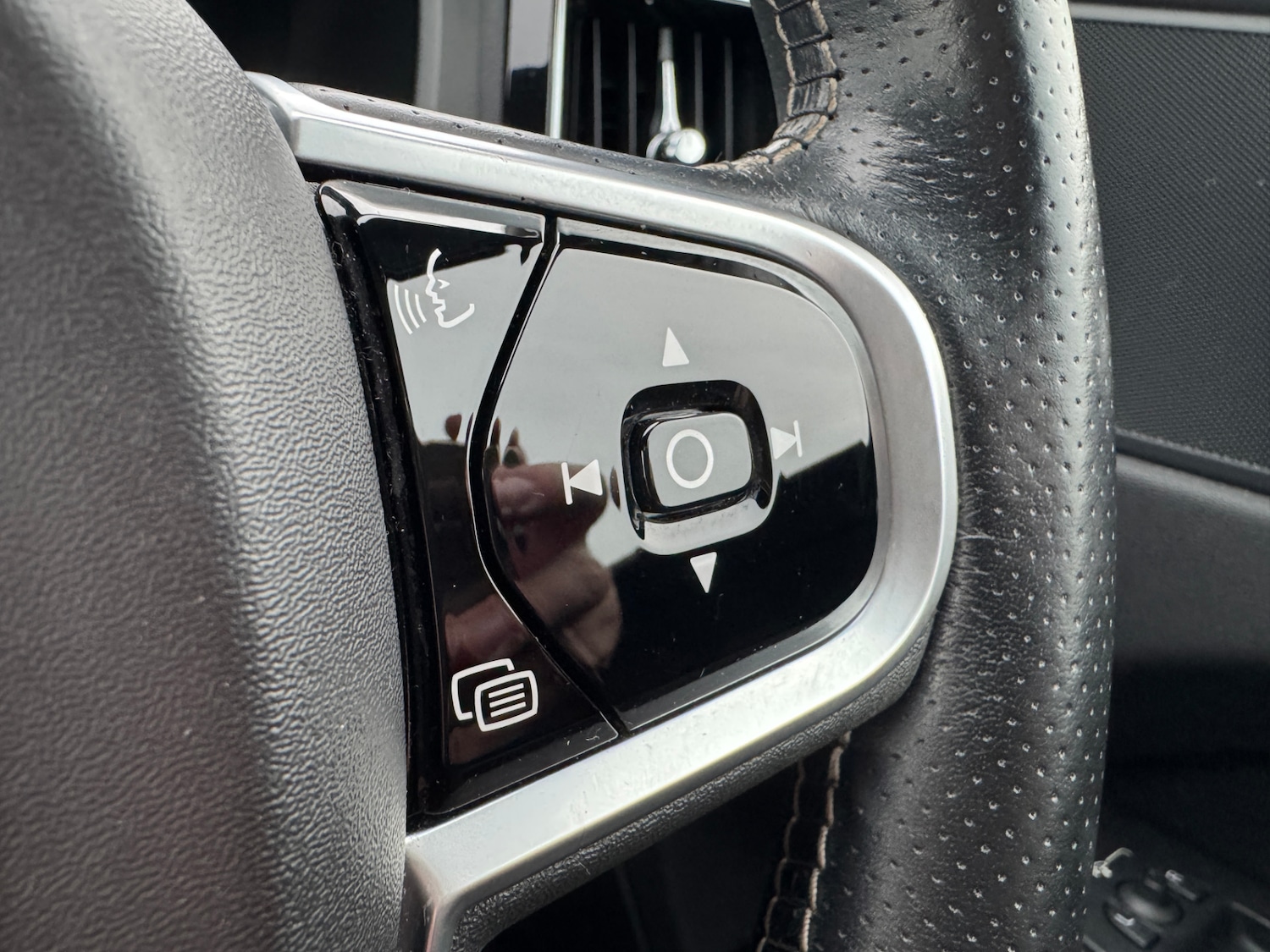 Used Volvo XC60 2018 for sale - 77272698: Photo 25