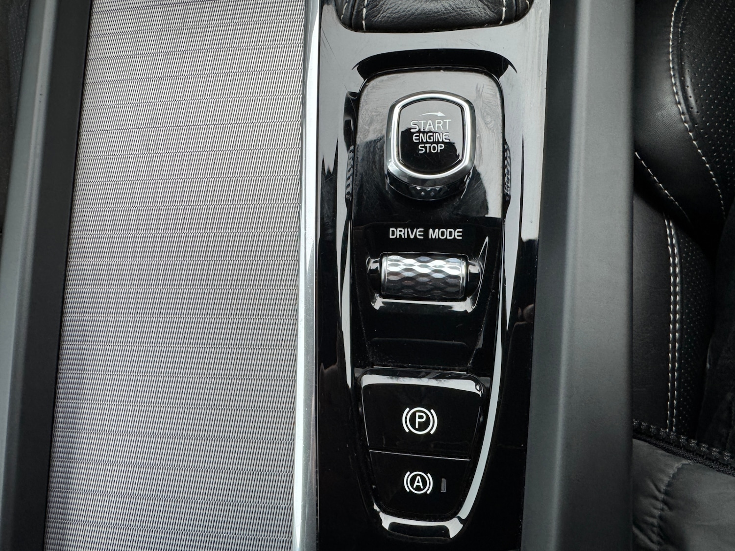 Used Volvo XC60 2018 for sale - 77272698: Photo 28