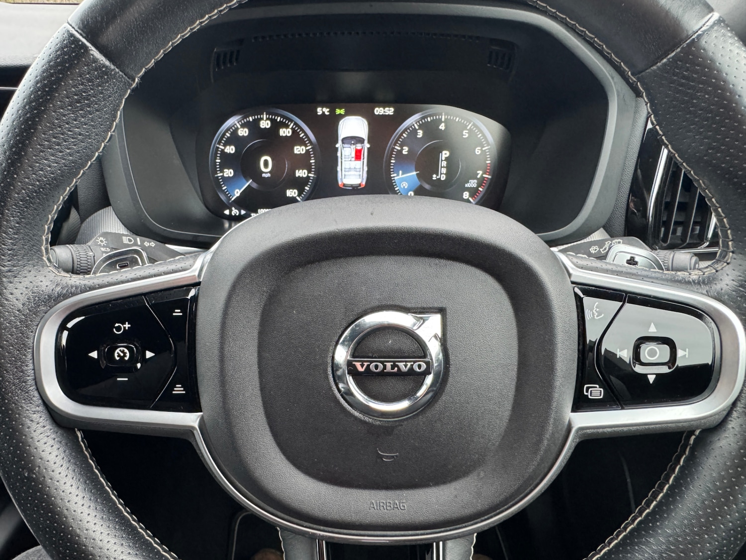 Used Volvo XC60 2018 for sale - 77272698: Photo 4