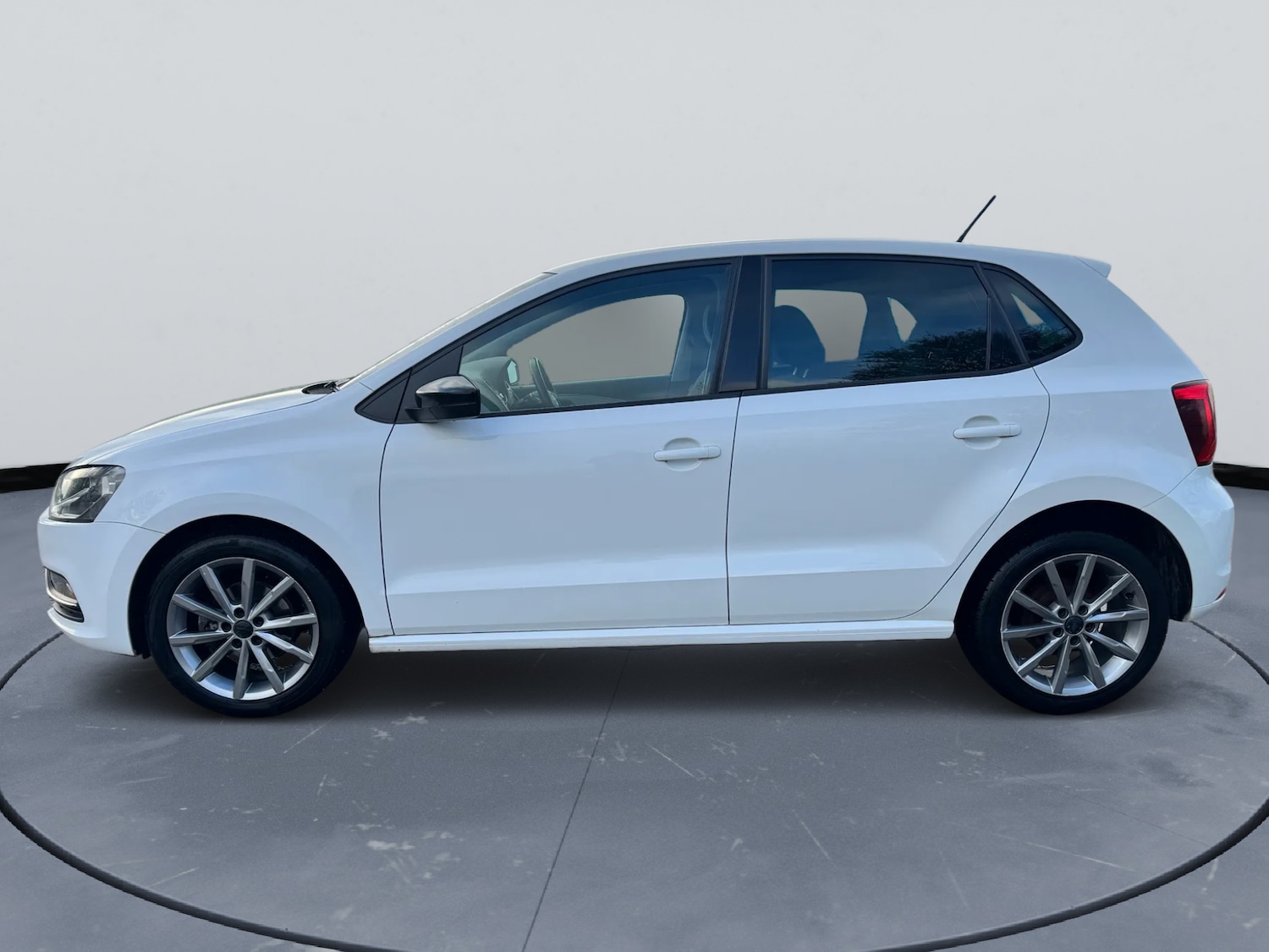 Used Volkswagen Polo 2015 for sale - 77223377: Photo 11