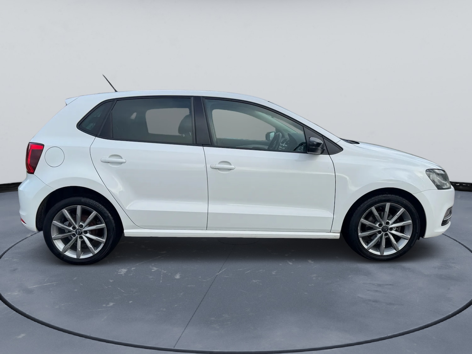 Used Volkswagen Polo 2015 for sale - 77223377: Photo 13