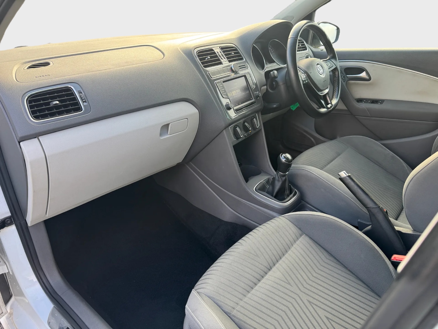 Used Volkswagen Polo 2015 for sale - 77223377: Photo 4