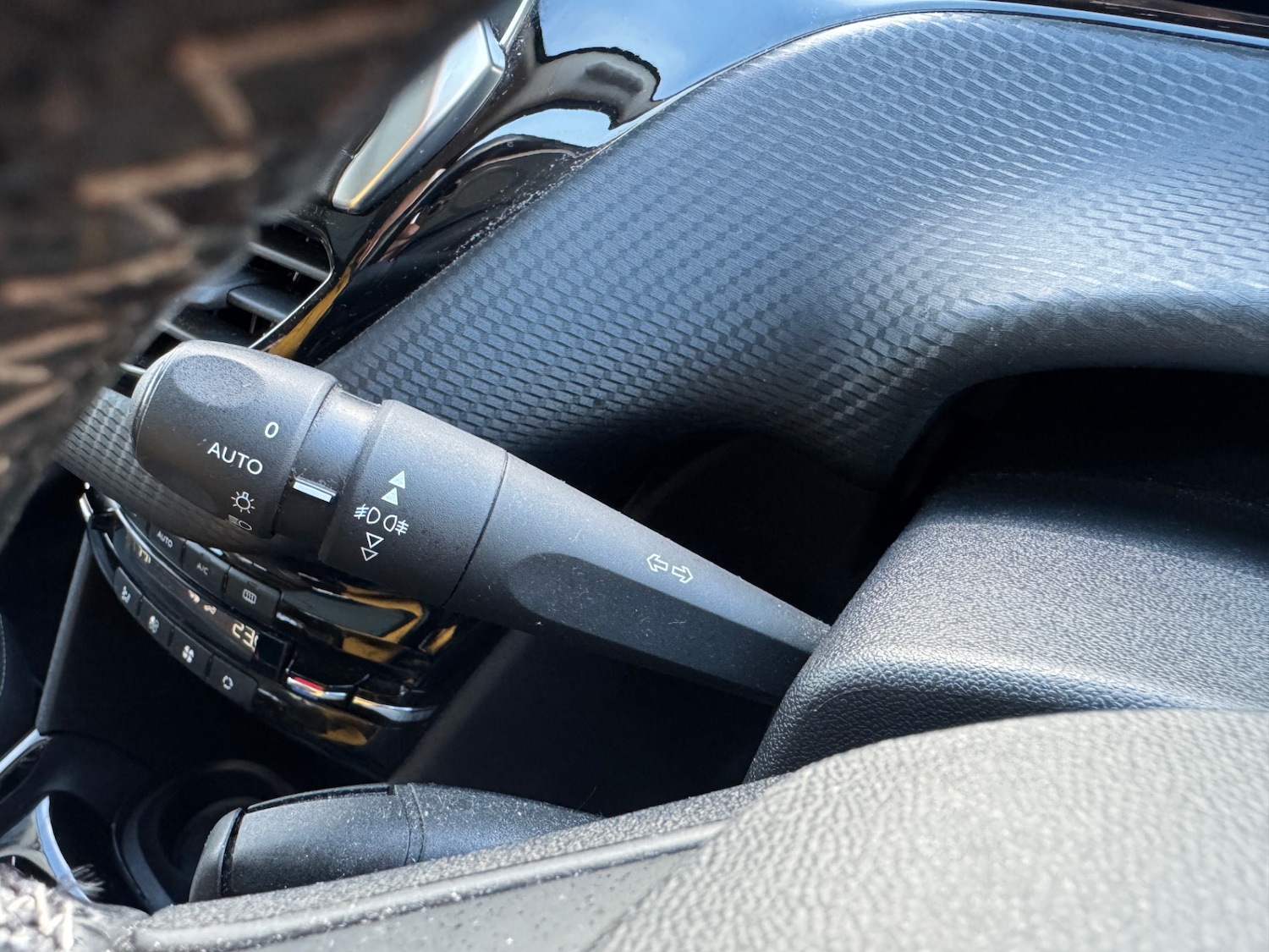 Used Peugeot 2008 2018 for sale - 76693259: Photo 25