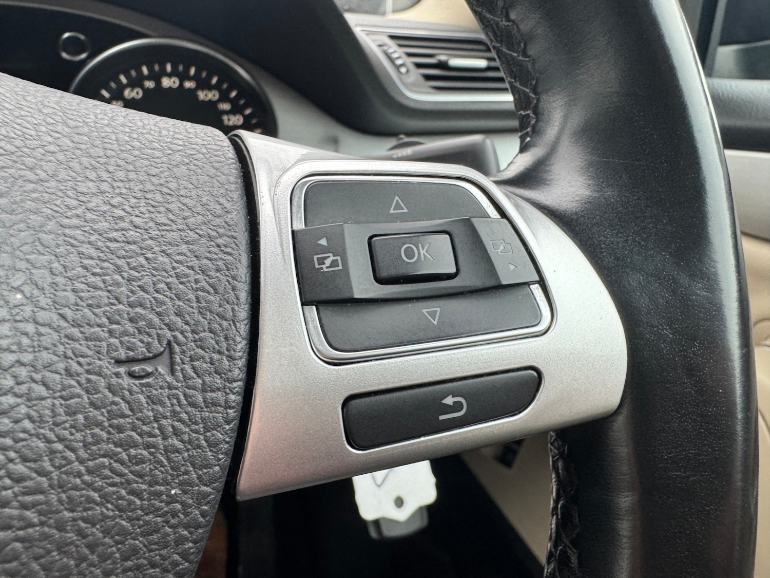 Used Volkswagen Passat 2011 for sale - 76722425: Photo 23