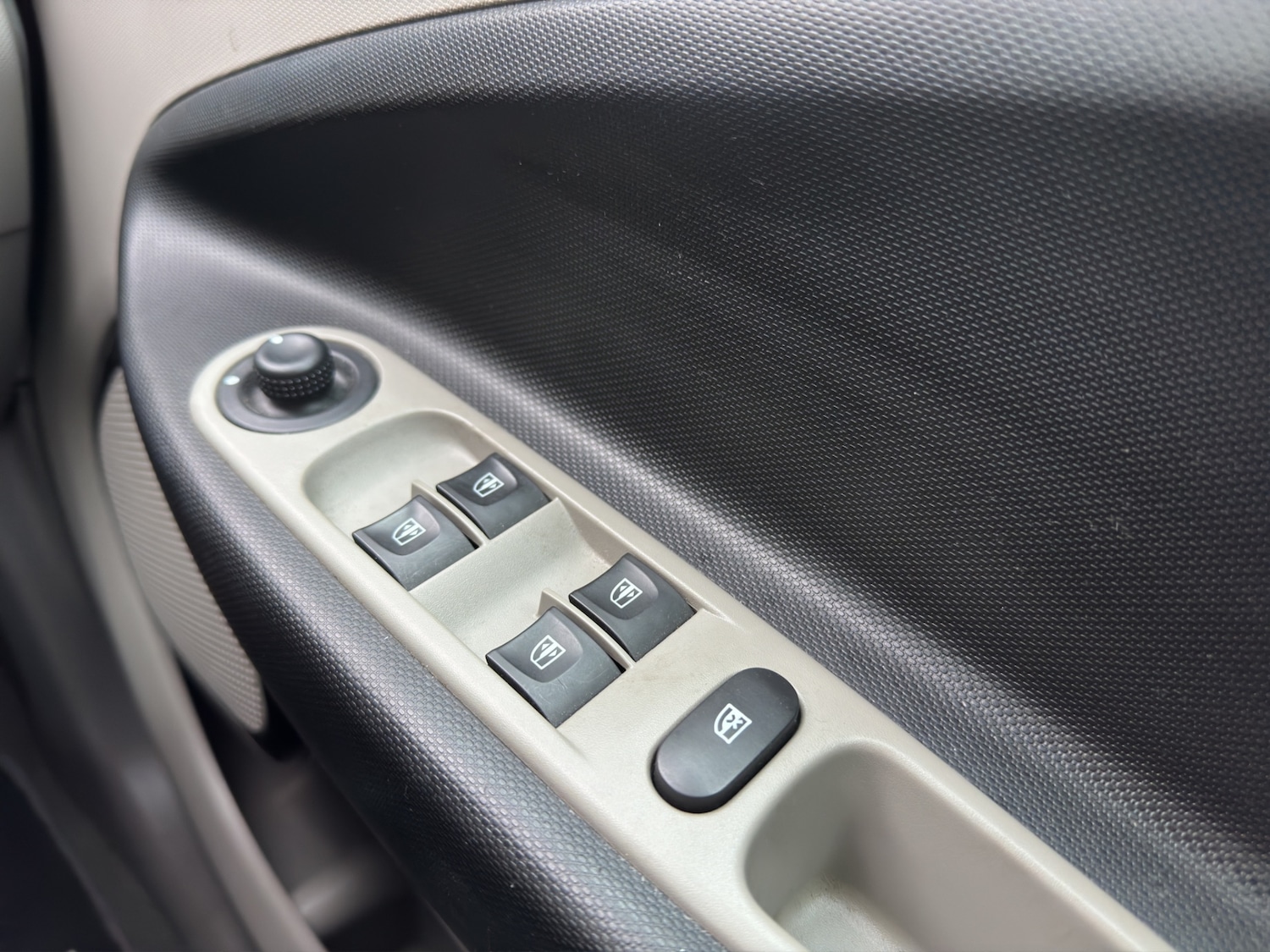 Used Renault Zoe 2015 for sale - 76404968: Photo 32