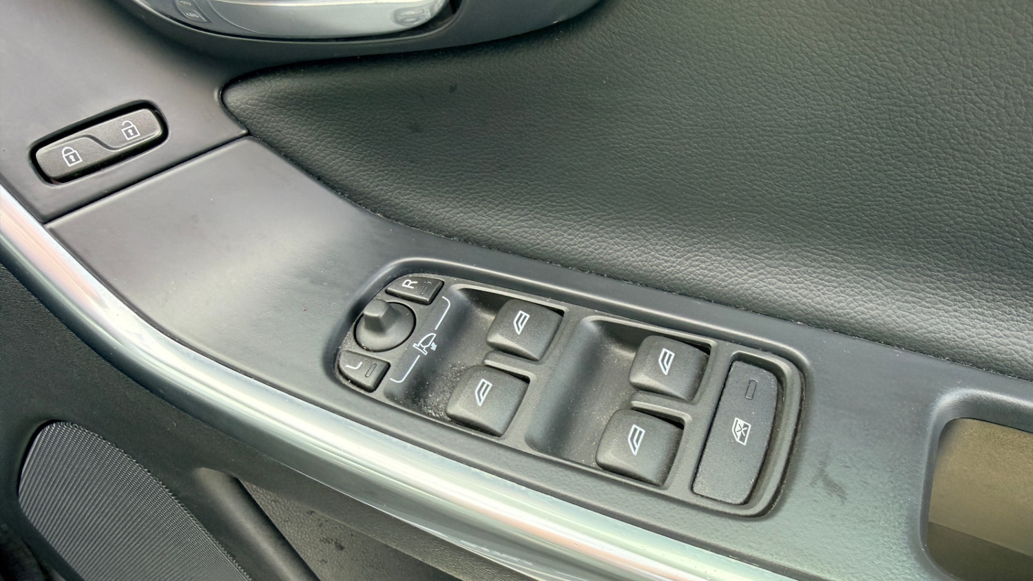 Used Volvo XC60 2015 for sale - 77679183: Photo 32